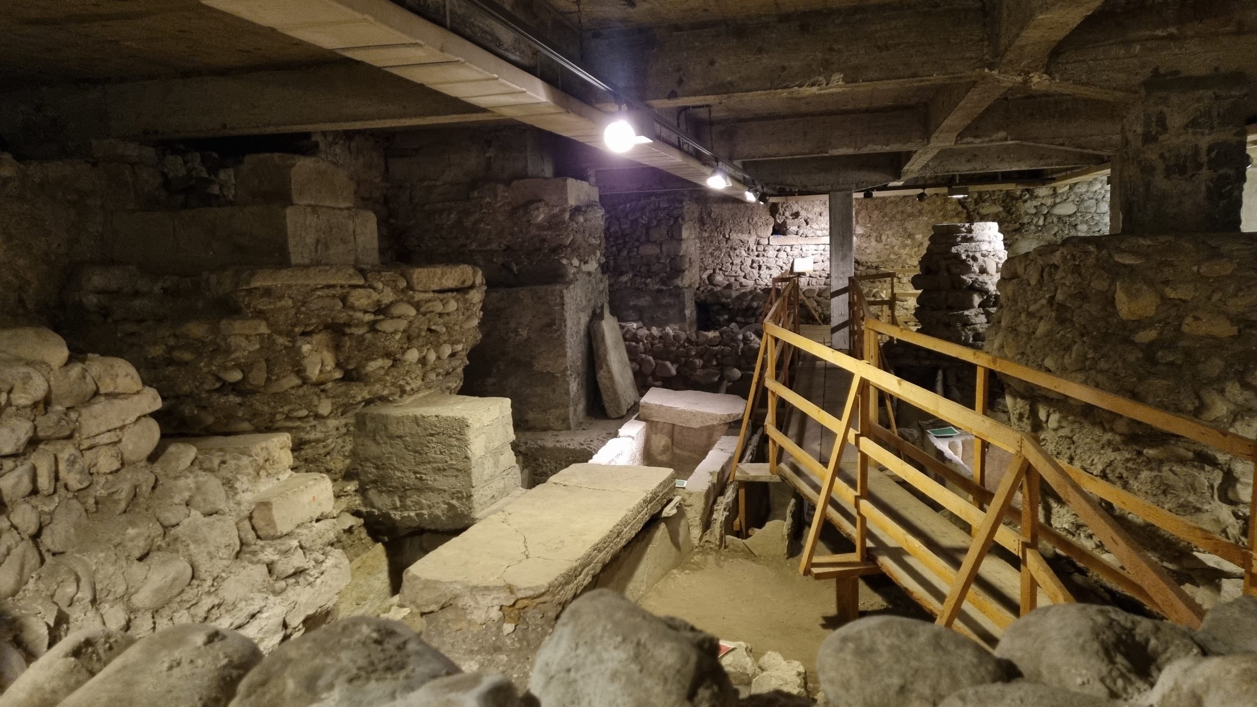 Les Archéovisites d'Anna Hamilton et de Gabriella Lini